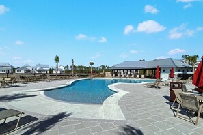 Pool - Coastal Luxury Beach Escape with Plenty of Room! Pool and Golf Nearby (Orange Beach)