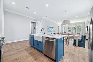 Fridge, microwave, oven, stovetop - Coastal Luxury Beach Escape with Plenty of Room! Pool and Golf Nearby (Orange Beach)