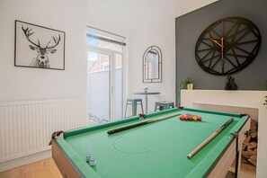 Games room - Stylish House • City Centre • Pool Table • Free Parking • Fast Wifi • Smart TV • Yoko Property (Northampton)
