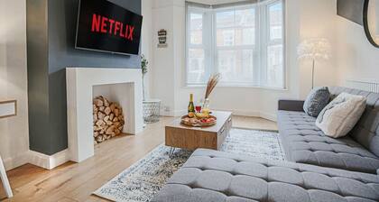 Central House - PoolTable + FastWifi + FreeParking