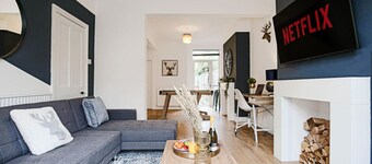 Stylish House • City Centre • Pool Table • Free Parking • Fast Wifi • Smart TV • Yoko Property