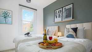 3 bedrooms, desk, iron/ironing board, WiFi