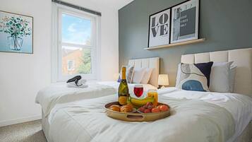 3 bedrooms, desk, iron/ironing board, WiFi