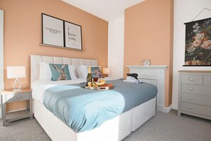 3 bedrooms, desk, iron/ironing board, WiFi - Stylish House • City Centre • Pool Table • Free Parking • Fast Wifi • Smart TV • Yoko Property (Northampton)