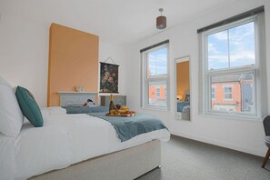 3 bedrooms, desk, iron/ironing board, WiFi