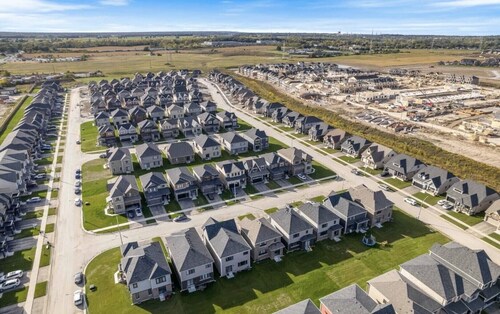 Luxurious 3BR Home with Hot Tub