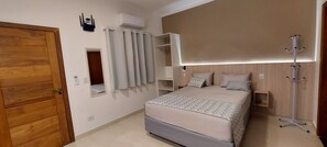 Traditional Studio, 1 Queen Bed | Pillowtop beds, free WiFi - Solarium Flats Itagua Ubatuba SP (Ubatuba)