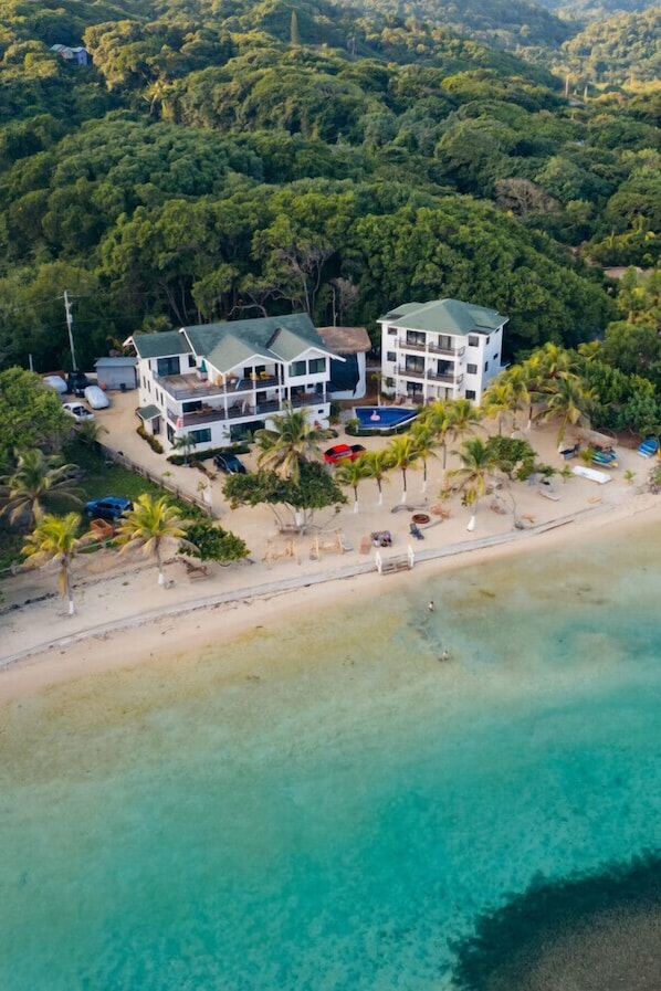 Una spiaggia nelle vicinanze