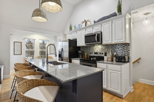 Beach Villa with Private Pool - Walk to beach and Island View Casino