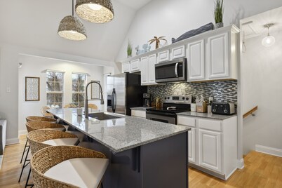 Beach Villa with Private Pool - Walk to beach and Island View Casino