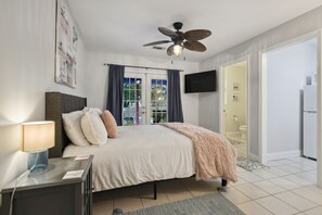2 habitaciones, escritorio, tabla de planchar con plancha y wifi gratis