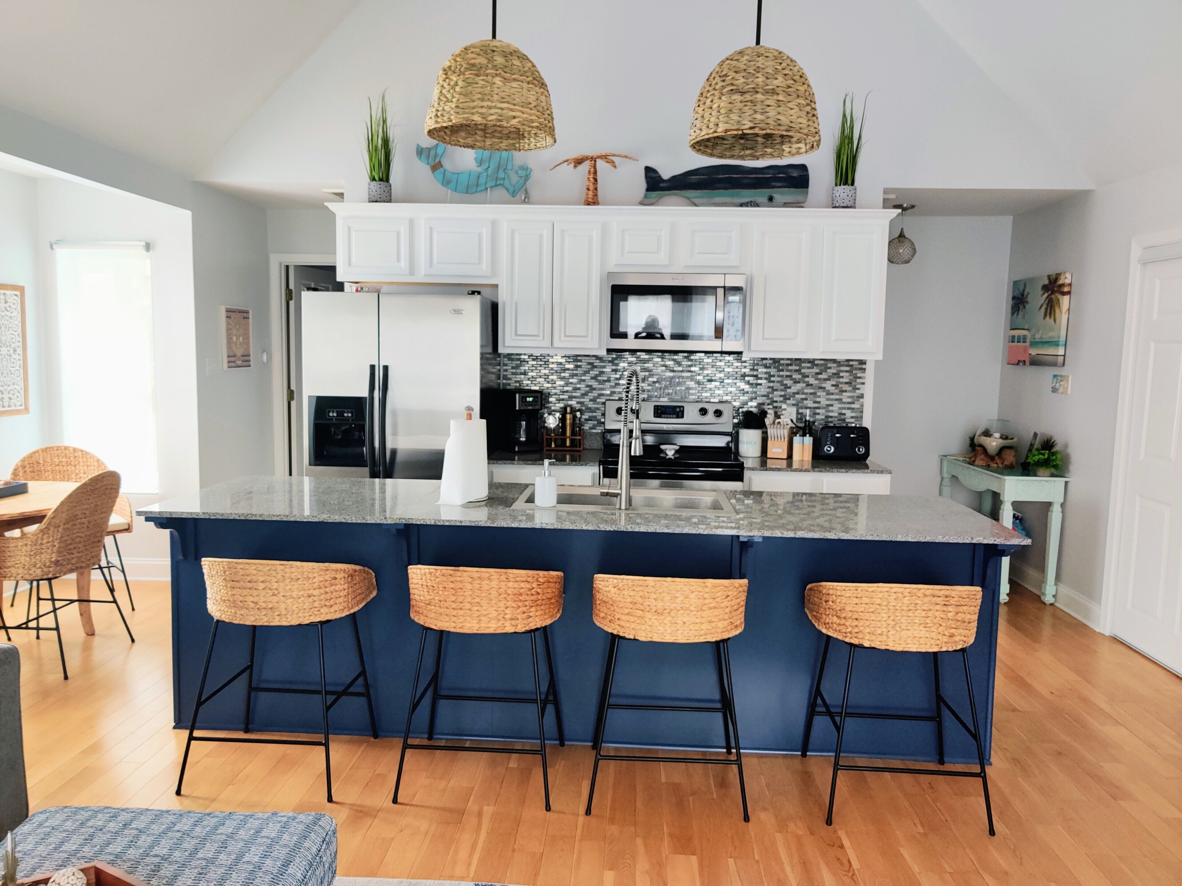 Refrigerador, microondas, horno y parrilla de estufa 