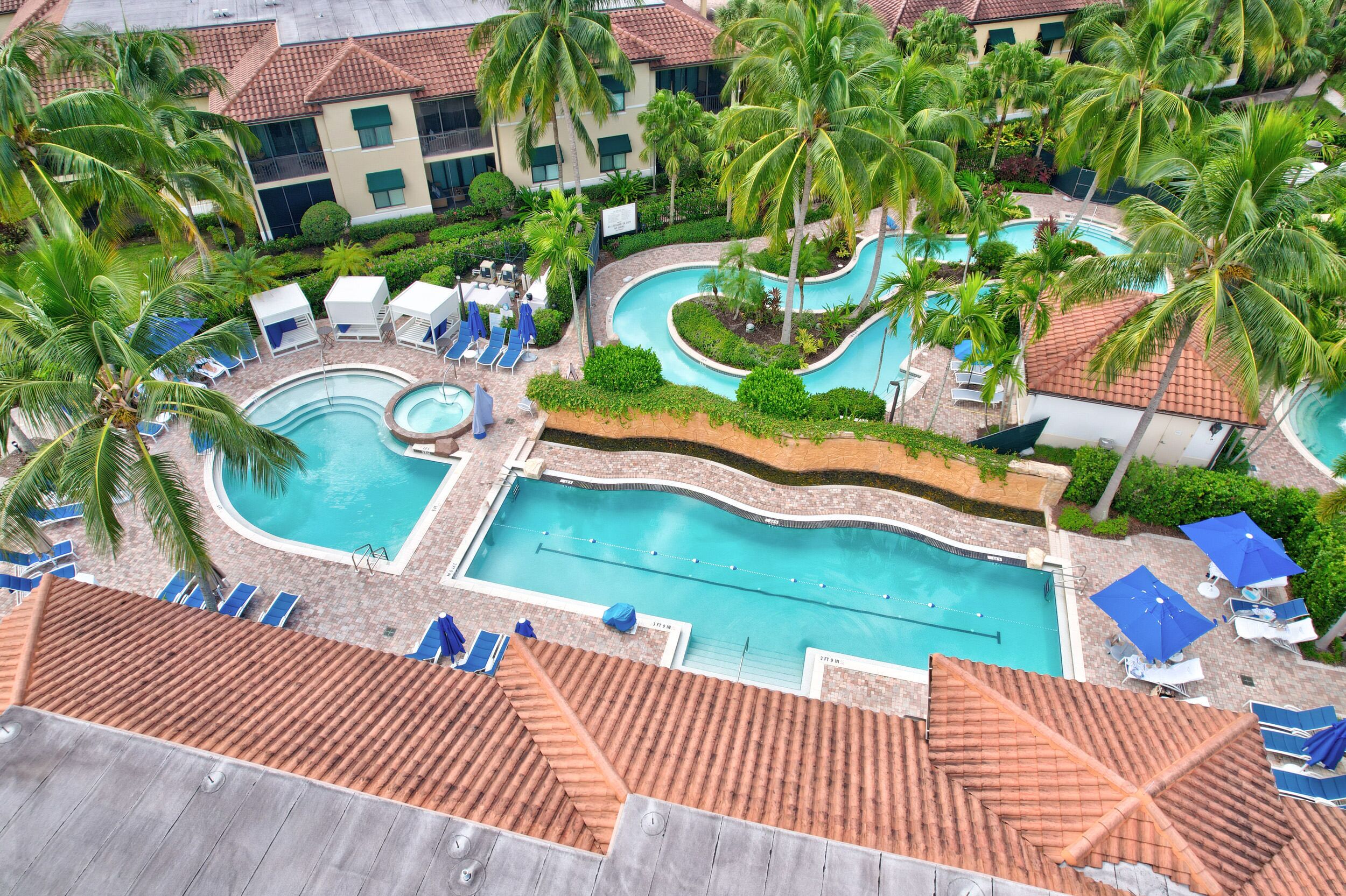 Naples Bay Resort 3 bedroom condo, close to 5th, Resort Pools, Tennis, Gym & Spa
