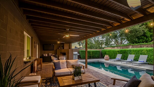 A covered outdoor patio with a pool, seating area, and a barbecue grill. - Casa Bonita with Private Pool / 4B/2B sleeps 8 in Old Town Scottsdale (Scottsdale)