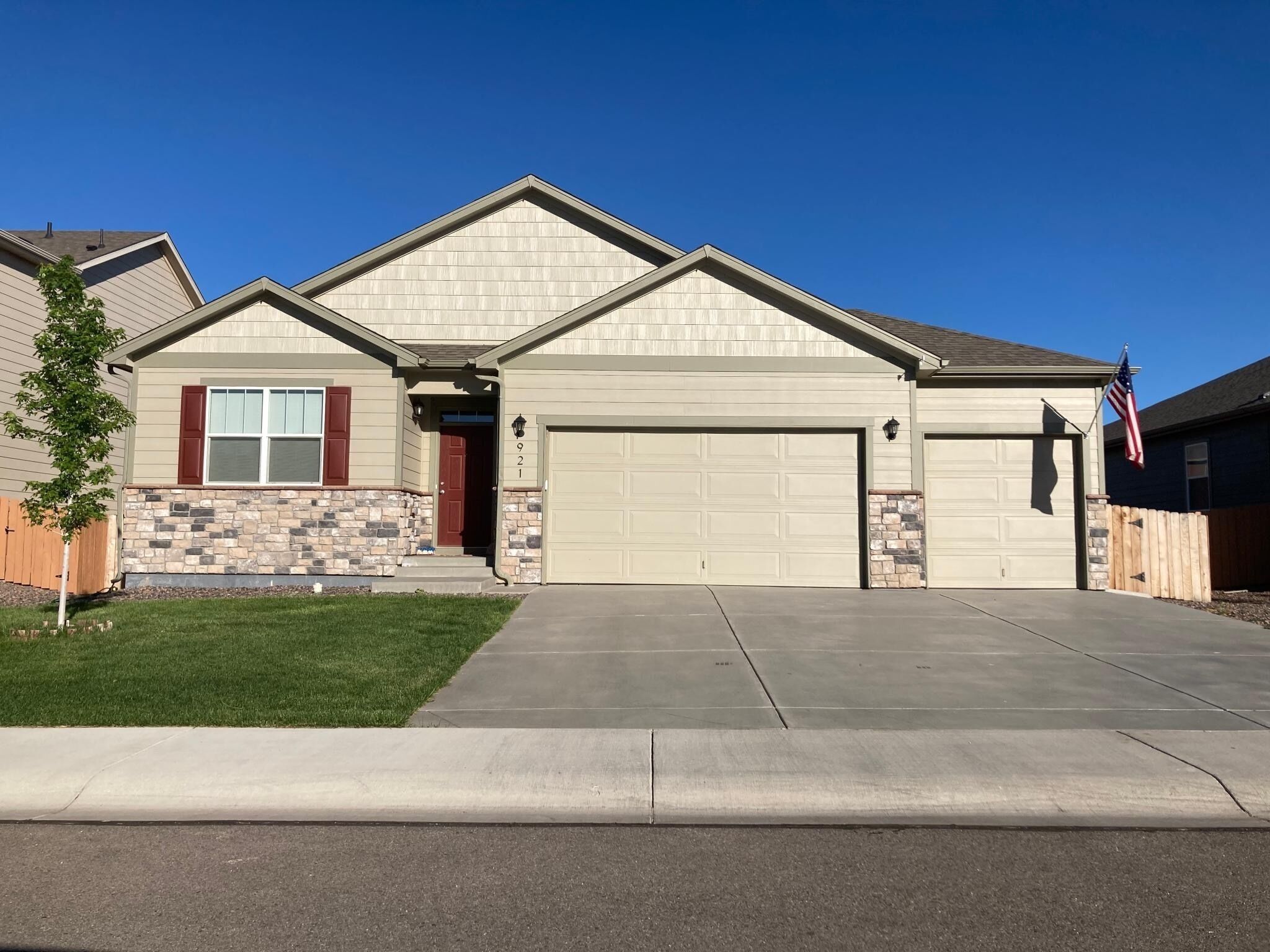 Executive Rental or Comfortably Furnished 4 Bed 2 Bath Home!