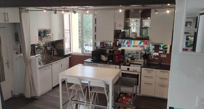 25-person apartment 10 minutes from Avignon, Bagnols sur Cèze, Marcoule,