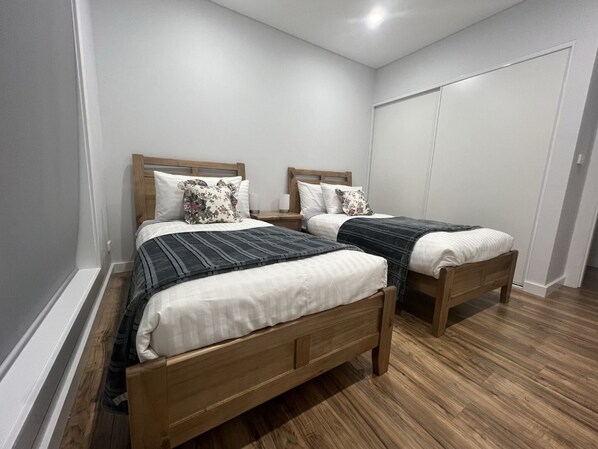 5 Schlafzimmer, Bügeleisen/Bügelbrett, WLAN, Bettwäsche