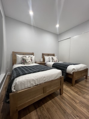 5 makuuhuonetta, silitysrauta/-lauta, Wi-Fi, vuodevaatteet