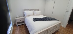 5 Schlafzimmer, Bügeleisen/Bügelbrett, WLAN, Bettwäsche