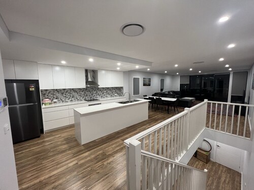 The Sweet Escape - New & Spacious 5 bedrooms, 5 min from popular beaches