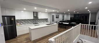 The Sweet Escape - New & Spacious 5 bedrooms, 5 min from popular beaches