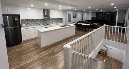 The Sweet Escape - New & Spacious 5 bedrooms, 5 min from popular beaches