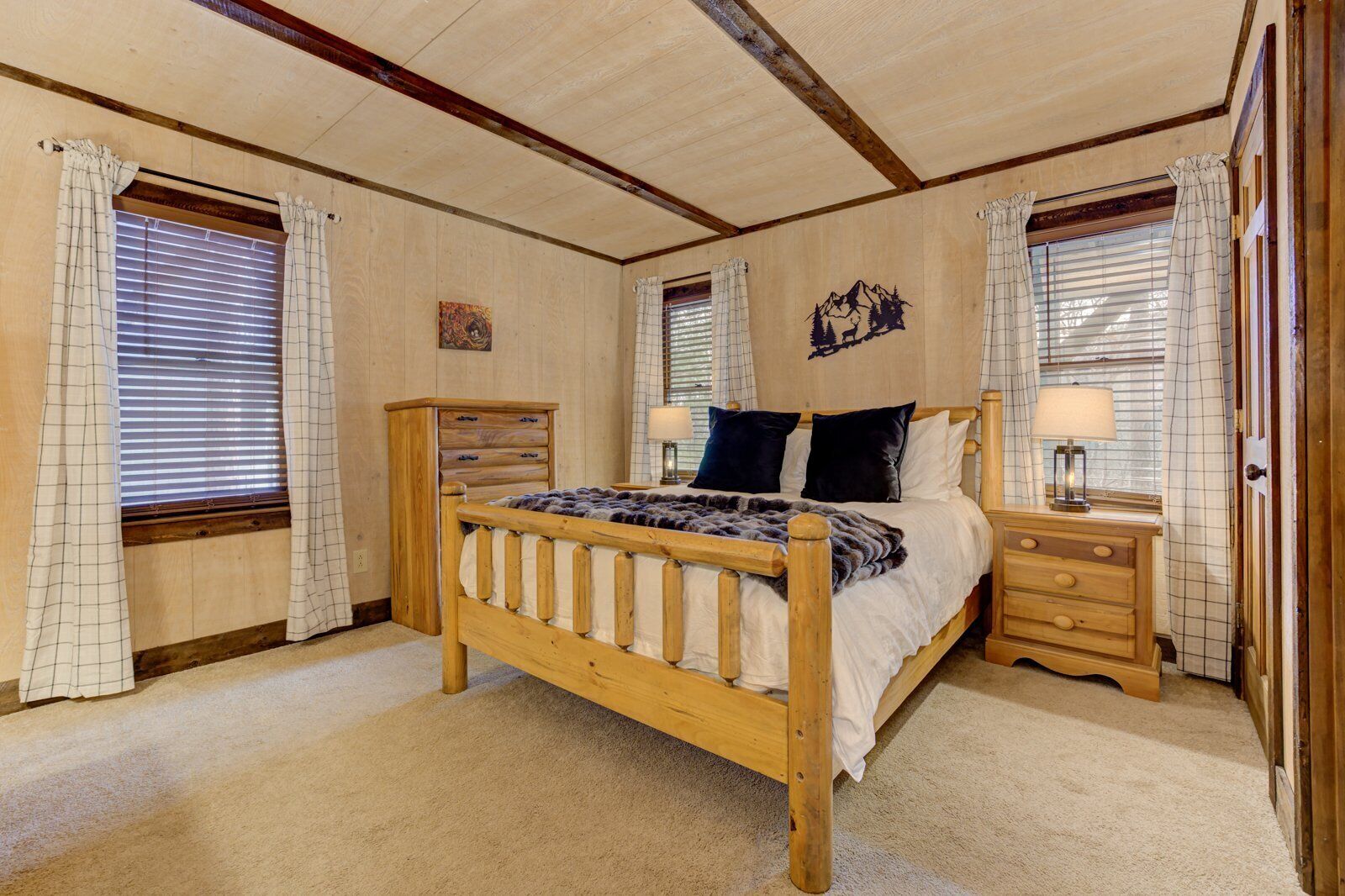 4 bedrooms, free WiFi, bed sheets