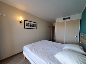 1 quarto, Wi-Fi de cortesia, roupa de cama