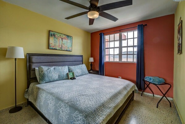 4 habitaciones, tabla de planchar con plancha, cuna de viaje y wifi