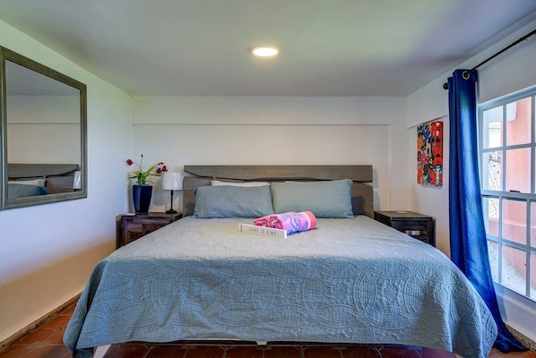 4 habitaciones, tabla de planchar con plancha, cuna de viaje y wifi 
