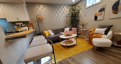 Close to 3rd St & Train to Chicago/ Pets w fee /WIFI/W&D/Park Free/PrivateEntry