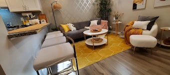 Close to 3rd St & Train to Chicago/ Pets w fee /WIFI/W&D/Park Free/PrivateEntry