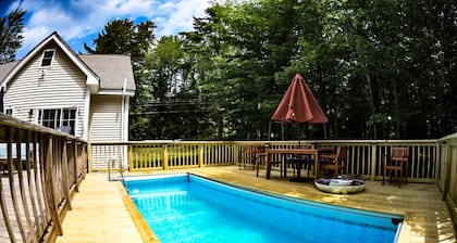 New Home Private Pool/Hot Tub Near Meredith Center