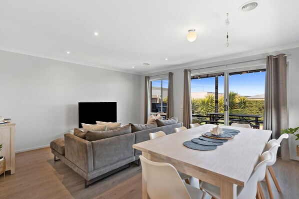 Älytelevisio, kirjoja