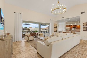 Interior - Putting Green, Movie Room, Kayaks, Heated Pool & Gulf Access - Cape Coral Beach House- Roelens (Cape Coral)