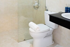 ห้องพรีเมียร์ดับเบิล, วิวทะเล | ห้องน้ำ | เรนชาวเวอร์, ของใช้ในห้องน้ำระดับพรีเมียม, ไดร์เป่าผม