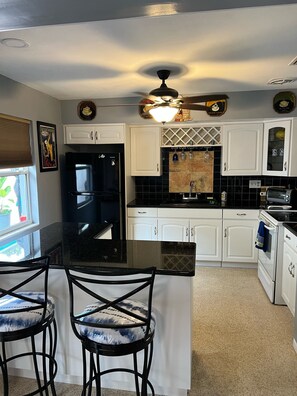 Private kitchen - 3 miles to clearwater beach, 1 mile to Morton plant (Clearwater)