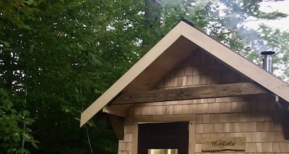 Tiny House-100 acres Kayaks/Canoes/Paddleboards/trails/Axe Throwing/pizza oven