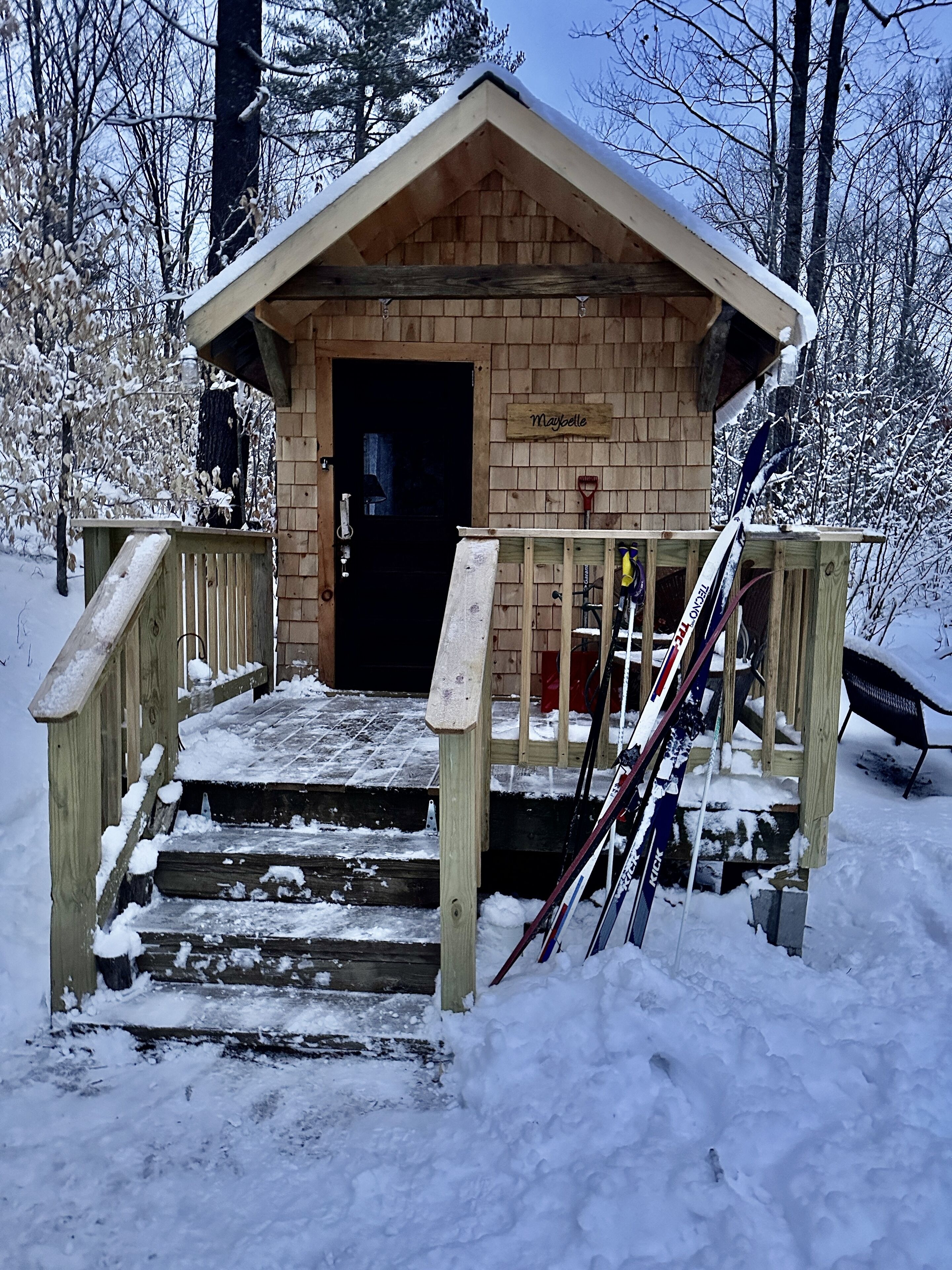 Tiny Cabin 100 wooded acres CCSki/Skate/Icefish in Whitefield, United States