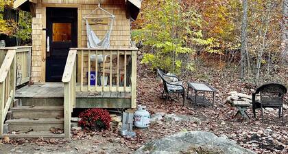 Tiny House with private hot tub on 100 acres