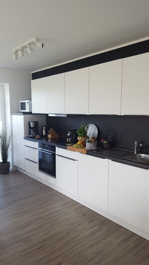 Coffee/tea maker, fridge, microwave, oven