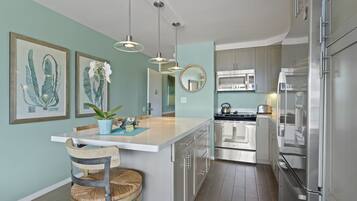 Coffee/tea maker, fridge, microwave, oven