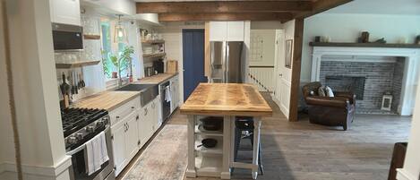 冰箱、微波炉、烤箱、洗碗机