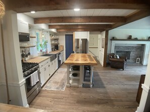 Réfrigérateur, micro-ondes, four, lave-vaisselle