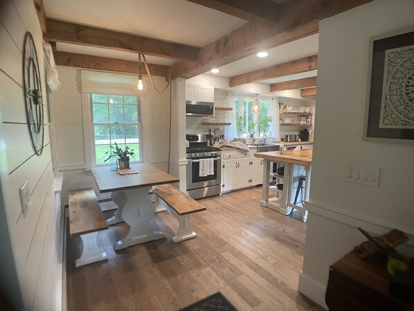 Réfrigérateur, micro-ondes, four, lave-vaisselle