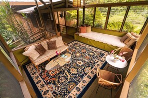 Terrace/patio - Mana Loli Sanctuary (Honokaa)