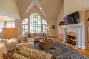 TV, fireplace