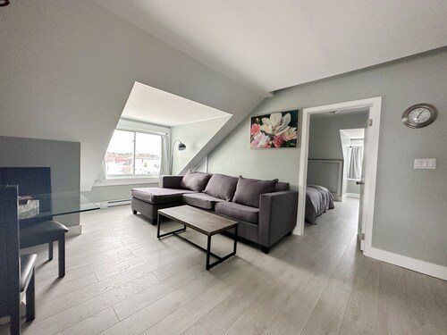 Unique Modern Luxury 2 Bedroom Apartment