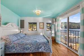 2 bedrooms, travel cot, free WiFi, bed sheets