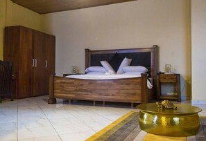 12 habitaciones, wifi, ropa de cama y acceso para silla de ruedas 